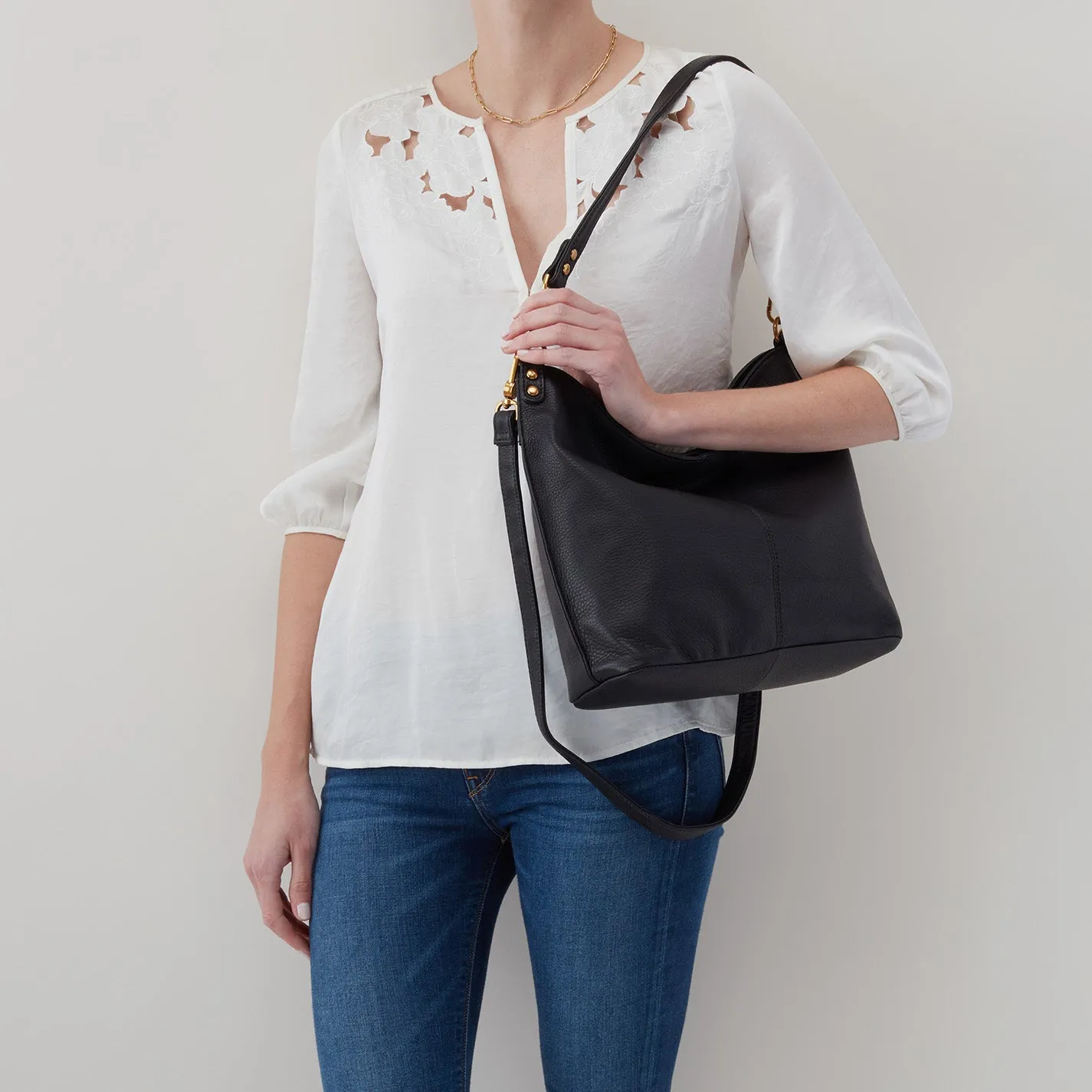 Pier Shoulder Bag In Pebbled Leather - Black